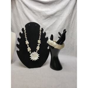 Mother of Pearl Necklace And Braclet Set 10 In With Flower Shell And Seed Beads
